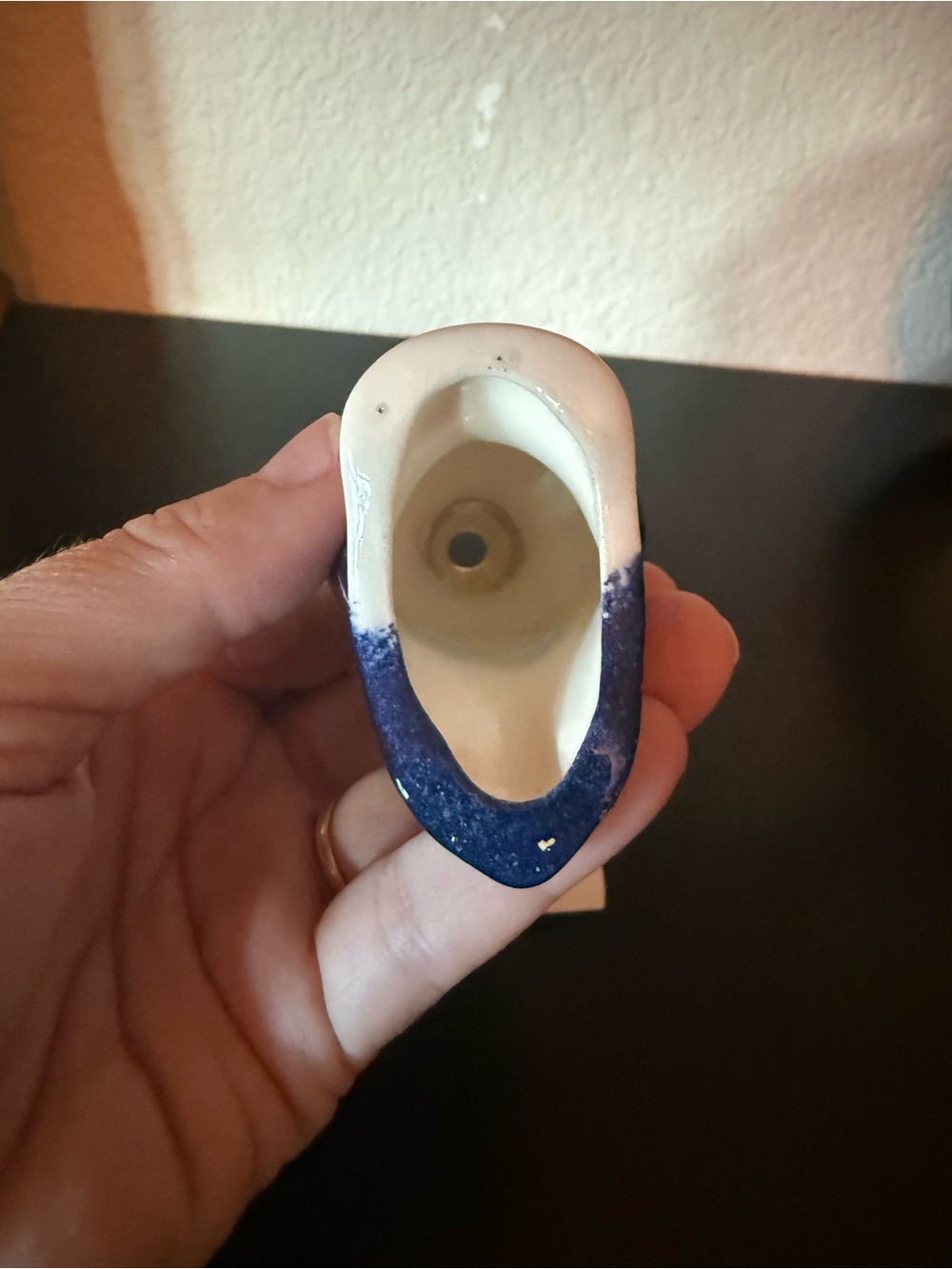 Ceramic Pie Bird Vent - Blue & White with Yellow Beak - Picture 2 of 2